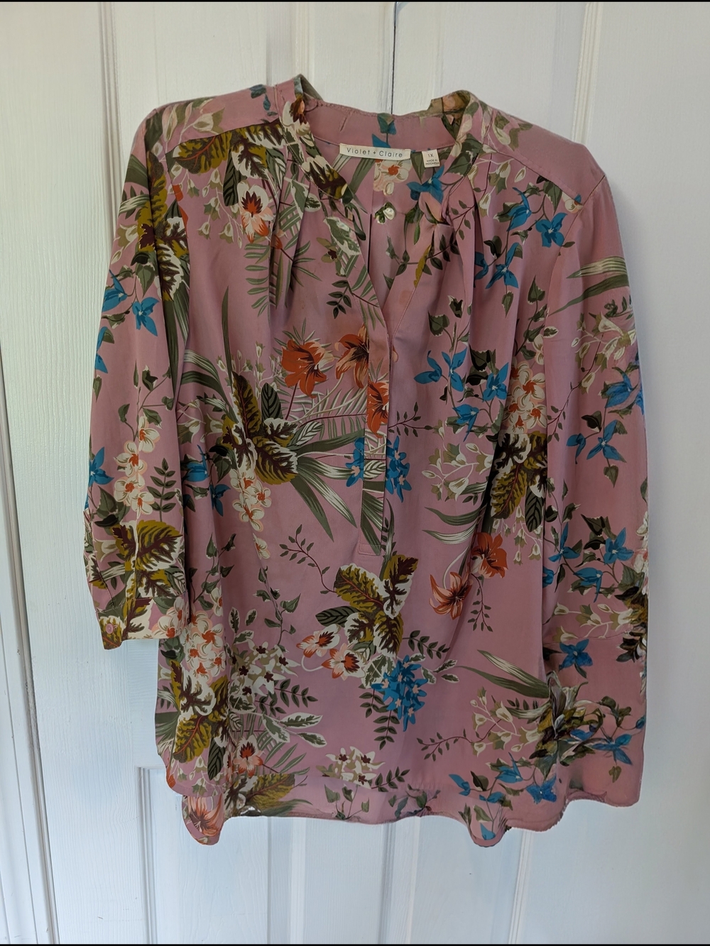 Violet & Claire Pink Floral Split-Neck Blouse Size 1X - Picture 1 of 9